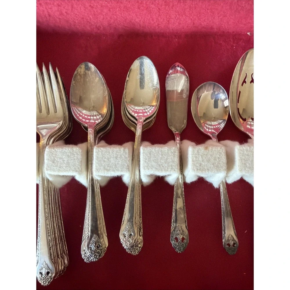 Holmes & Edwards Lovely Lady 1937 Silverplate Flatware 49 Piece Set + Box VTG